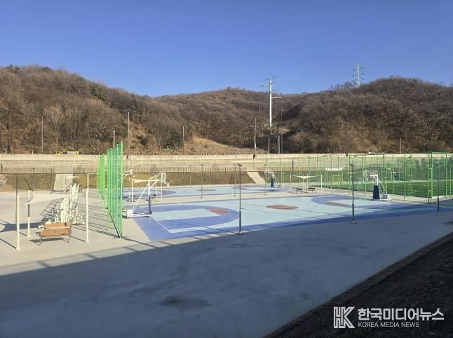 성남시 판교 대장저류지에 조성한 농구장