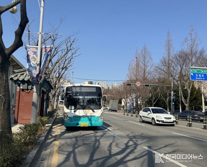 여수시가 오는 1월 26일부터 2월 6일까지, 26년 만에 시행되는 시내버스 노선체계 전면 개편을 앞두고 읍·면·동 주민설명회를 총 27회에 걸쳐 개최한다.