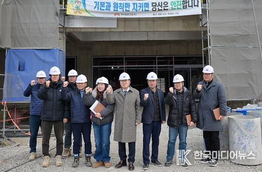 여수시가 지난 21일부터 오는 2월 6일까지 관내 50억 원 이상 대형 발주 현장 6개소를 대상으로 우선 집중 안전점검을 실시한다.