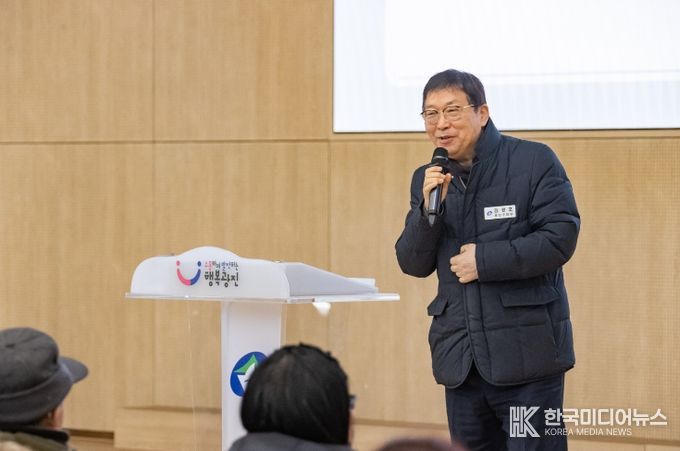 김경호 광진구청장(공공일자리사업 참여자 교육에서 인사말씀 중인 모습)