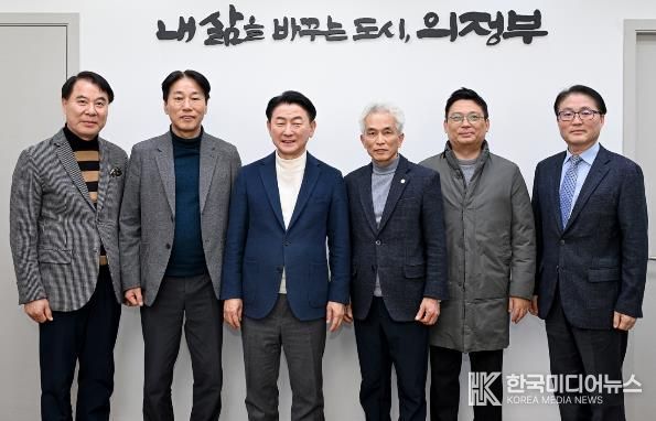 1월 29일 (사)용현산업단지 기업인협의회 신년인사회 참석자들이 기념촬영을 하고 있다.