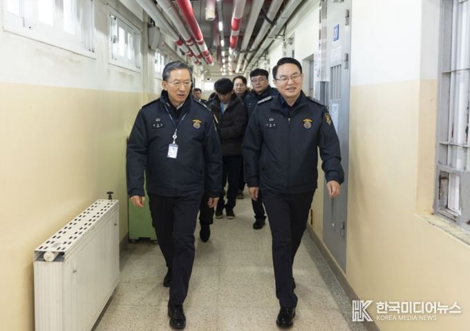 정성호 장관과 이홍연 교정본부장 교정시설 공동 현장 진단