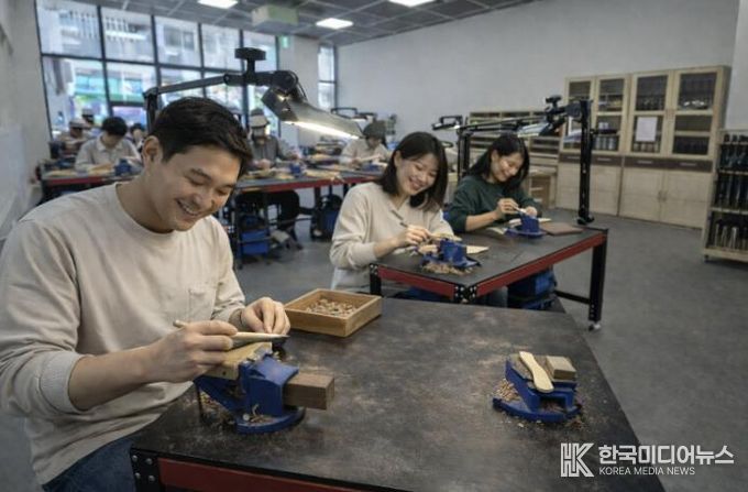 창원공예오픈스튜디오 목공예실(AI로 생성한 이미지)