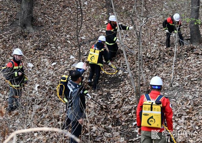 지난 4월 진행한 일반공무원 및 산불전문예방진화대 산불진화 현장실습 모습.