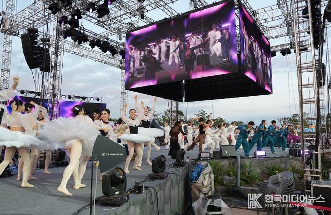 나주 지역에서 활동하는 지역 예술단체 비상무용단이 문체부 주관의 2026년 지역대표 예술단체 육성 지원사업’ 공모에 2년 연속 선정됐다. 사진은 비상무용단이 지난해 선보인 ‘K-풍류 나주의 전설 청명’ 공연 모습.