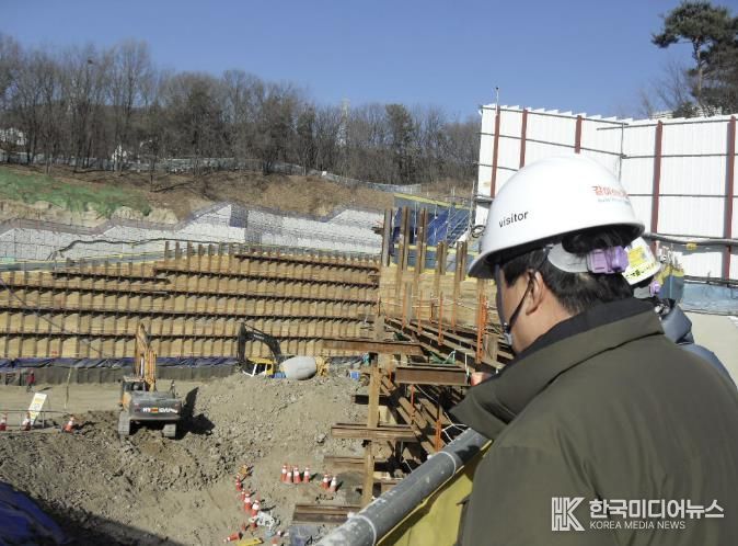합동점검반이 건설 현장 실태 점검을 하고 있다
