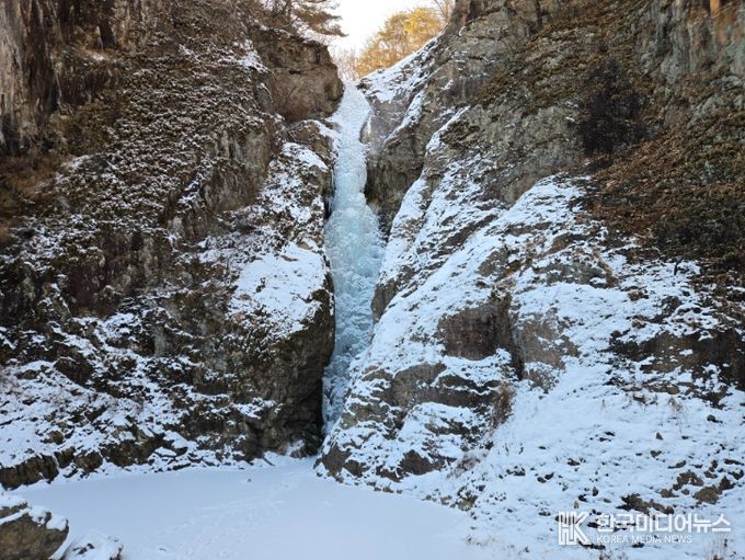 겨울에만 만나는 빙벽 장관