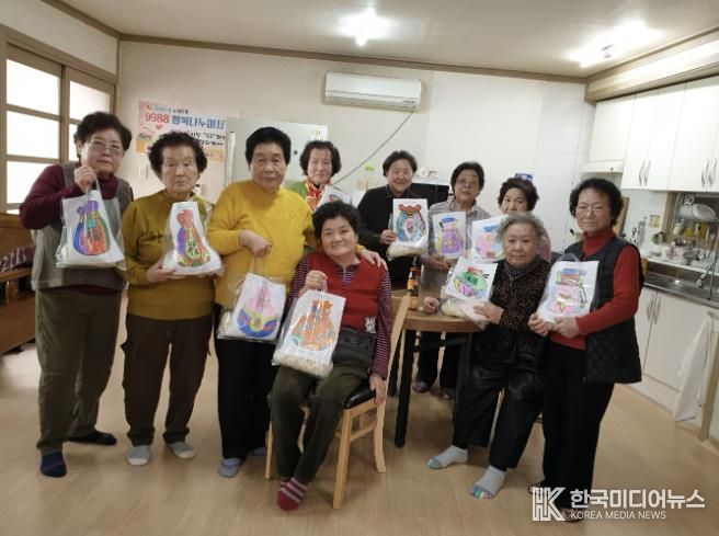 충주시 지현동 주민자치위원회, 어르신 대상 복주머니 그림 그리기 특강 진행