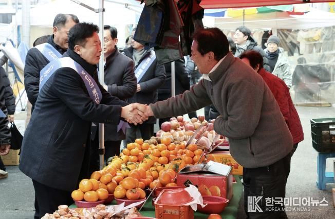 가평군, 설 명절 앞두고 전통시장 물가 점검
