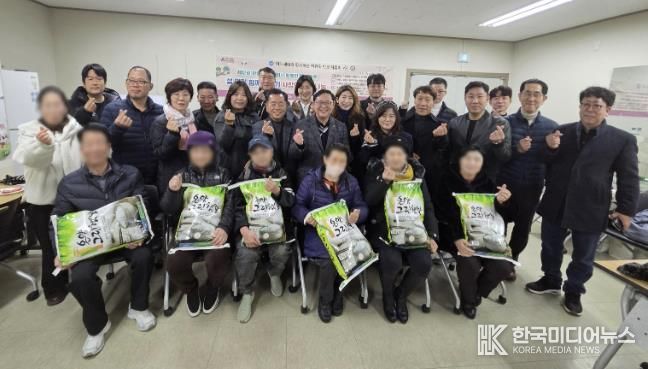 물품 전달식 기념사진