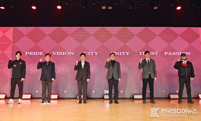 부천FC1995 1부리그 승격을 기념하는 LED 패널 활용 퍼포먼스가 진행됐다.