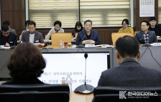 23일 군청 중회의실에서 진행된 대표협의체 회의 모습.