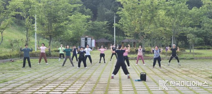 생활체조 광장에 참여한 군민들