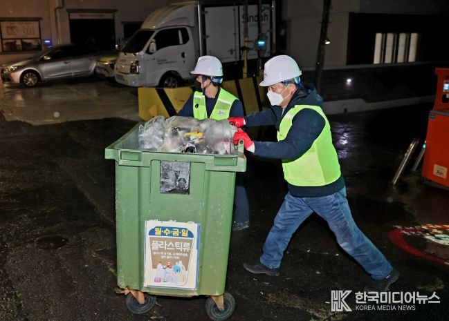 김완근 제주시장, 용담2동서 환경미화 활동