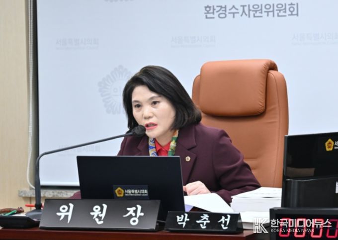 상임위 회의에서 발언하는 박춘선 부위원장