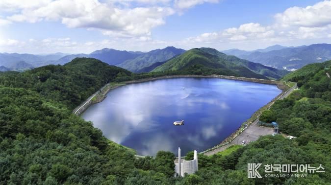 백두산 천지 가평 호명호수… 봄철 기지개 '재개장'
