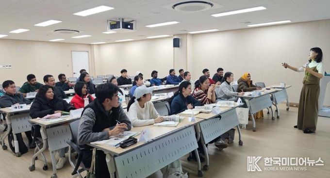 외국인주민대상한국어교육을하는장면(3.15일)