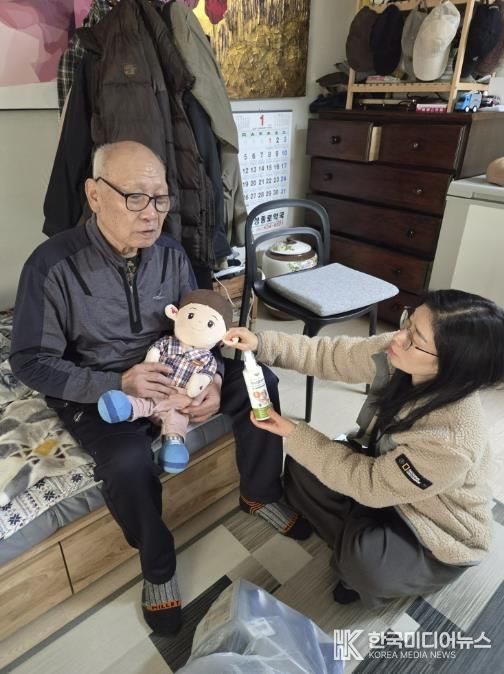 동무 되는 AI돌봄인형...홍성군, 스마트 돌봄서비스 호평