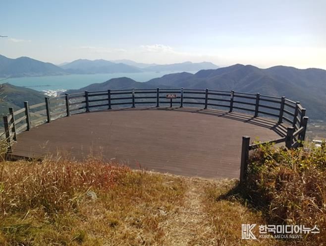 영취산 전망대 전경