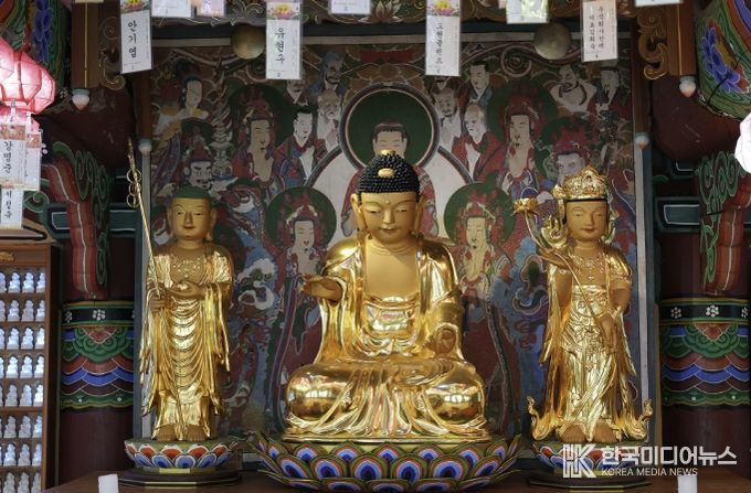 충남도 유형문화유산으로 지정된 서산 부석사 목조여래좌상 모습