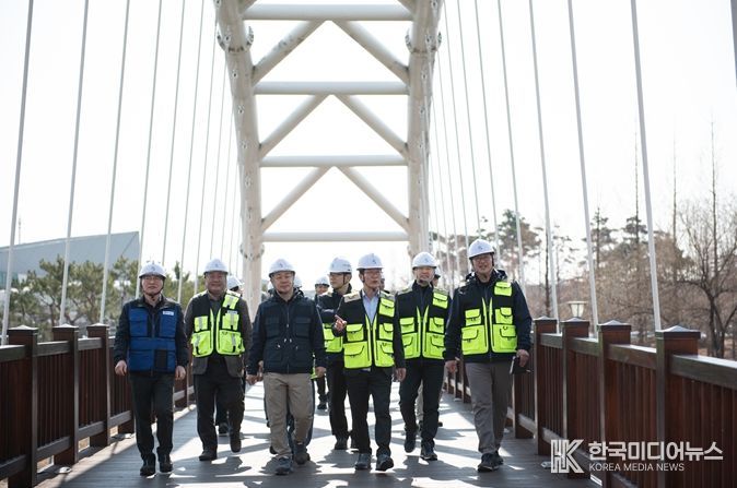 인천시설공단은 20일, 해빙기안전사고 예방을 위하여 청라공원사업단 현장을 대상으로 ‘CEO 주재’ 특별 안전 점검을 실시했다.