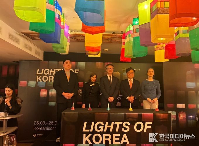 독일 베를린에서 ‘한국의 빛-진주실크등’ 전시 개막… 한국 전통문화 알린다