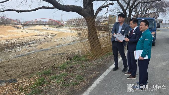 지난 25일 신필승 서산시 부시장이 관내 하천 3개소를 찾아 재해복구 상황을 점검했다.