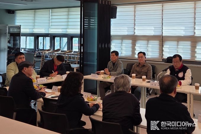 3월 25일 하남시는 하남시장애인연합회 및 종목단체 회장들과 장애인과 비장애인이 함께 이용할 수 있는 사회통합형 체육시설인 ‘반다비 체육센터’ 건립 추진 간담회를 개최하였다.