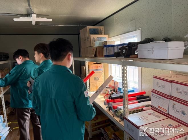 천안시 동남구가 26일 지역민방위대 대상 정기검열을 실시하고 있다.