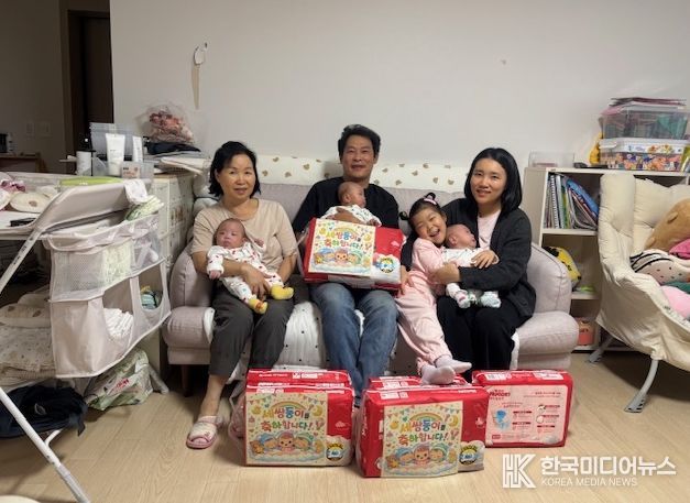 무안군 세쌍둥이 가족사진