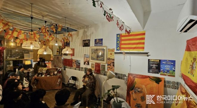 스페인삼촌에서 열리는 기타 공연