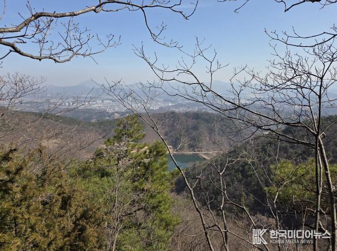 금산군 진악산 개삼터공원~물굴봉(관음봉) 구간 등산로에서 본 풍경
