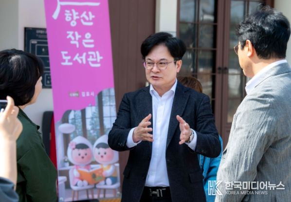 김병수 김포시장이 향산작은도서관을 방문해 현장 점검했다.