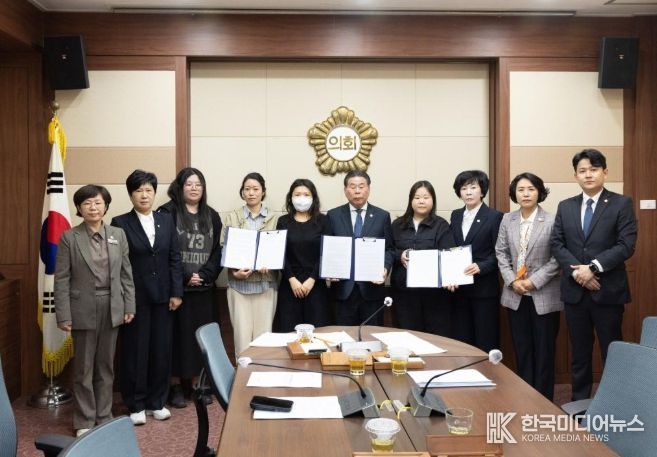 의원·직원 피의자 엄벌 탄원서 서명