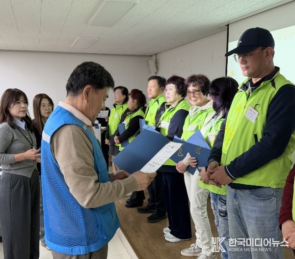 ‘동 자원봉사 거점 활동가 위촉식 및 보수교육’