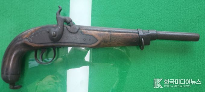 (2026년 유물수집에 열을 올리는 홍주성역사관)_뇌관식 기병총(19세기 추정)