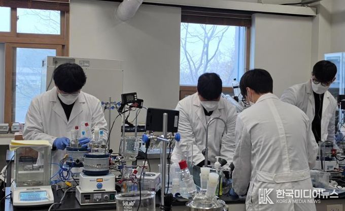 이차전지 부트캠프 실험수업 사진.