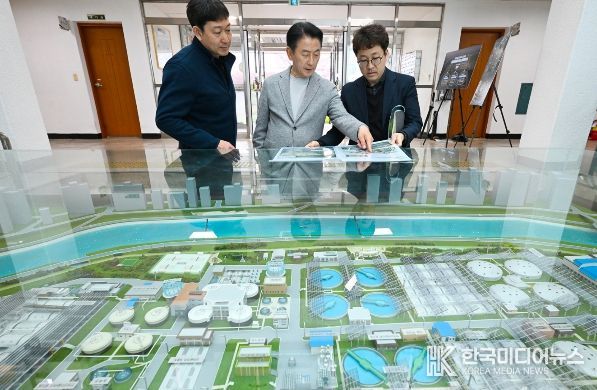 의정부시는 4월 9일 장암 공공하수처리시설 부지를 찾아 ‘공공하수처리시설 현대화사업’의 추진 방향과 상부 공간 활용 구상을 점검했다.