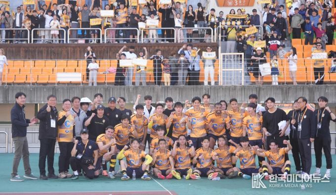 춘천시민축구단 경기 승리후 단체사진