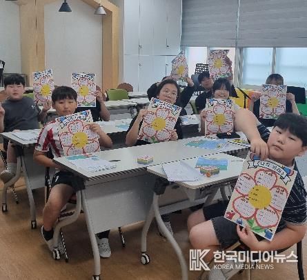 전라남도교육청 진로진학상담센터는 14일부터 오는 7월까지 ‘2026학년도 초‧중학교 찾아가는 진로교육’상반기 프로그램을 운영한다. 사진은 지난해 프로그램 진행 모습.