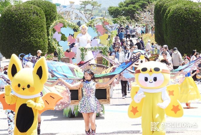 나비 판타지아 퍼레이드 모습